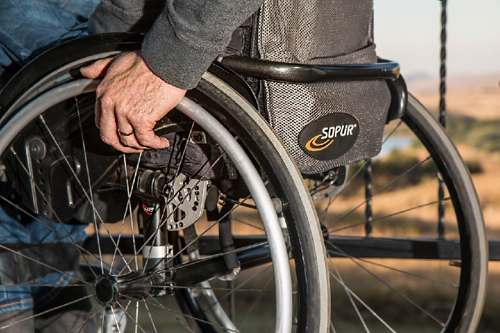 Na co warto zwrócić uwagę przy zakupie wózka inwalidzkiego?