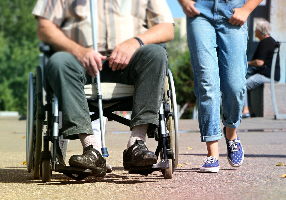 Na co warto zwrócić uwagę przy zakupie wózka inwalidzkiego?